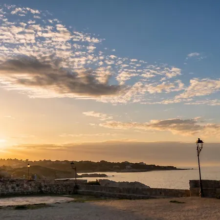 Spacieux A Algajola (Corsica)